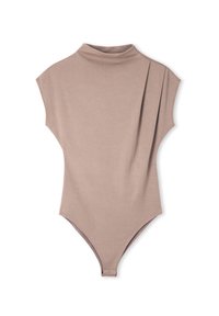 Body z krótkim rękawem w miękkim beżowym materiale, z wysokim kołnierzem, zasłonięciem na ramieniu oraz dopasowanym krojem z majtkowym wycięciem.