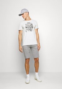 Lindbergh CLASSIC CHINO BELT - Calções - silver