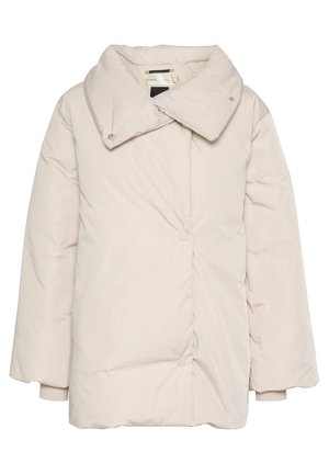 Helebeež puffer-jope suure kraega, ees nööbid suletud ja kudumisega mansetid. Sile tekstuur, ülemõõduline disain ja piisav soojustus.