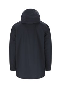 Tummansininen vedenpitävä hupullinen takki, jossa pitkät hihat, nähtynä takaa valkoista taustaa vasten.