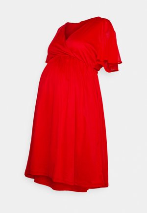 Vestido de maternidade vermelho, de mangas curtas e decote em V, com cintura franzida, confeccionado em tecido suave, ideal para conforto e comodidade durante a gravidez.