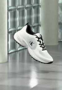 Non sélectionné, bright white/black
