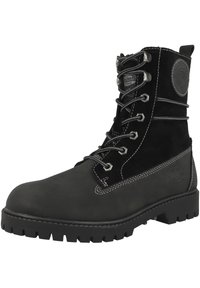 Botín negro de cuero y ante con suela de goma, diseño de cordones, cuello acolchado y detalles de costura en contraste. Forma de punta redonda.