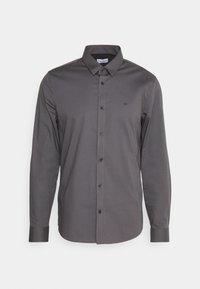 Heren overhemden met lange mouwen in donkergrijs met een spread collar, voorzien van het merk "CK" logo op de borst en knoopmanchetten.