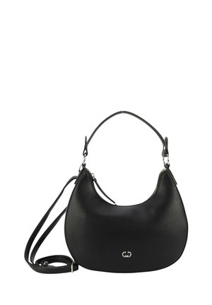 Borsa a tracolla in pelle nera con una forma arrotondata, superficie strutturata, hardware argentato e tracolla removibile. Dettaglio del logo in evidenza.