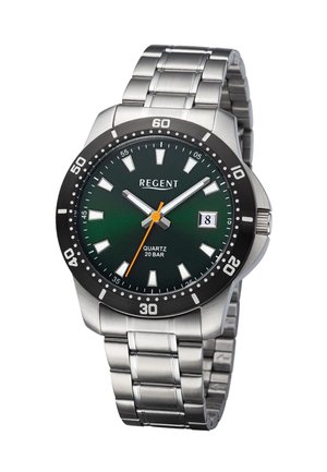 Edelstahluhr mit grünem Zifferblatt, schwarzer Lünette, weißen Stundenmarkierungen, orangefarbenem Sekundenzeiger, Datumsanzeige bei 3 Uhr und Metallgliederarmband.