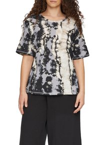 QS - T-shirt z nadrukiem