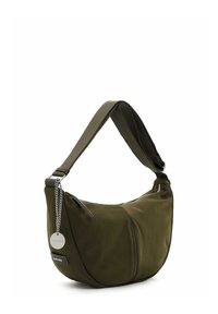 Borsa a tracolla in nylon verde oliva con forma curva, tracolla regolabile, hardware argentato e chiusura a zip. Presenta una catena decorativa.