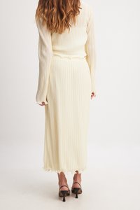 NA-KD PLISSE FLOUNCE DETAIL MAXI SKIRT - Dolgo krilo - beige