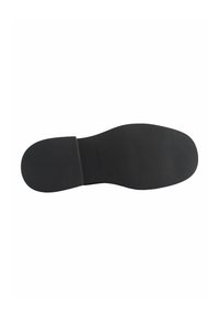 Musta kumipohja, jossa on sileä pinta ja vaakauritus, keskellä on poikkeava ura, koko merkitty tilavuudeksi 37, ja brändin nimi "Nine West".