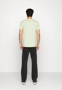 Pepe Jeans EGGO - T-shirt estampada - composition