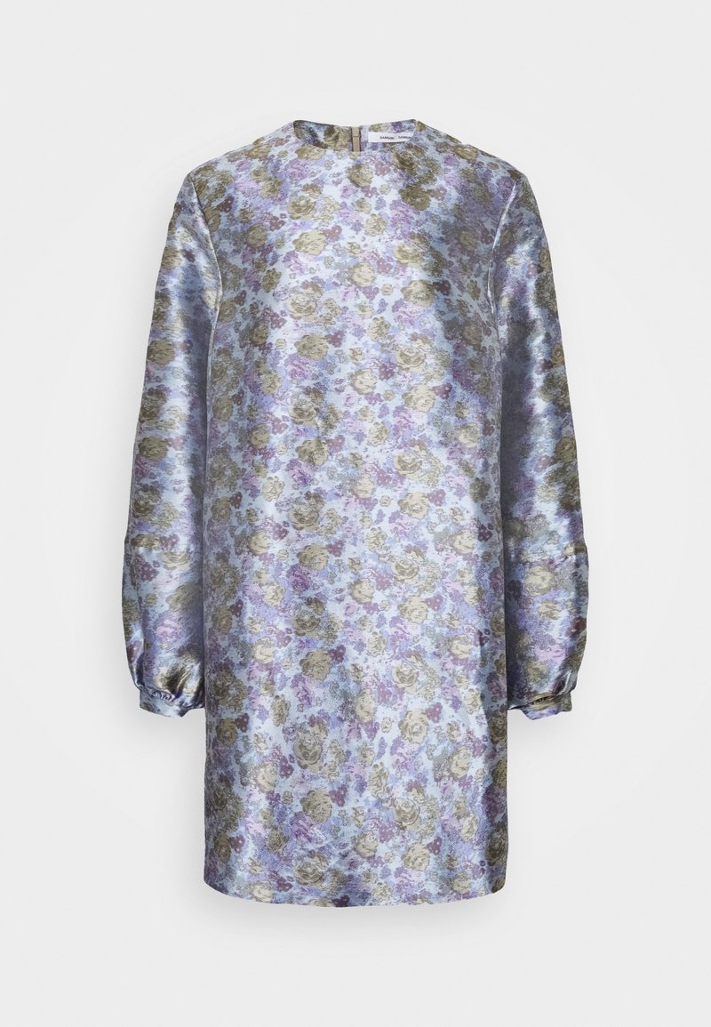Robe à manches longues en tissu bleu brillant avec un motif floral en or et violet. Elle présente un col rond et des manches froncées.
