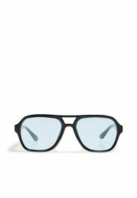 Fekete napszemüveg téglalap alakú kerettel, kék árnyalatú lencsékkel és jellegzetes orrnyereggel. Csúszós felület, diszkrét textúra.