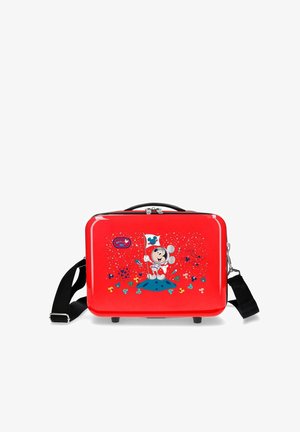 Bolso de hombro rojo de carcasa rígida con Mickey Mouse en traje espacial plantando una bandera, con detalles de confeti colorido en forma de Mickey.