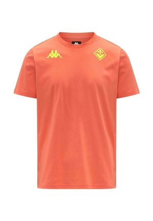 Maglietta sportiva arancione a maniche corte con collo tondo, con logo Kappa giallo sul petto destro e emblema giallo a forma di diamante sul petto sinistro.