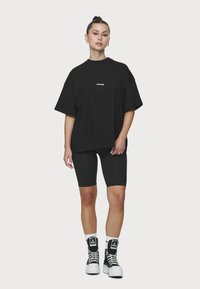 Pegador GABI HEAVY OVERSIZED TEE - Apdrukāts T-krekls - black
