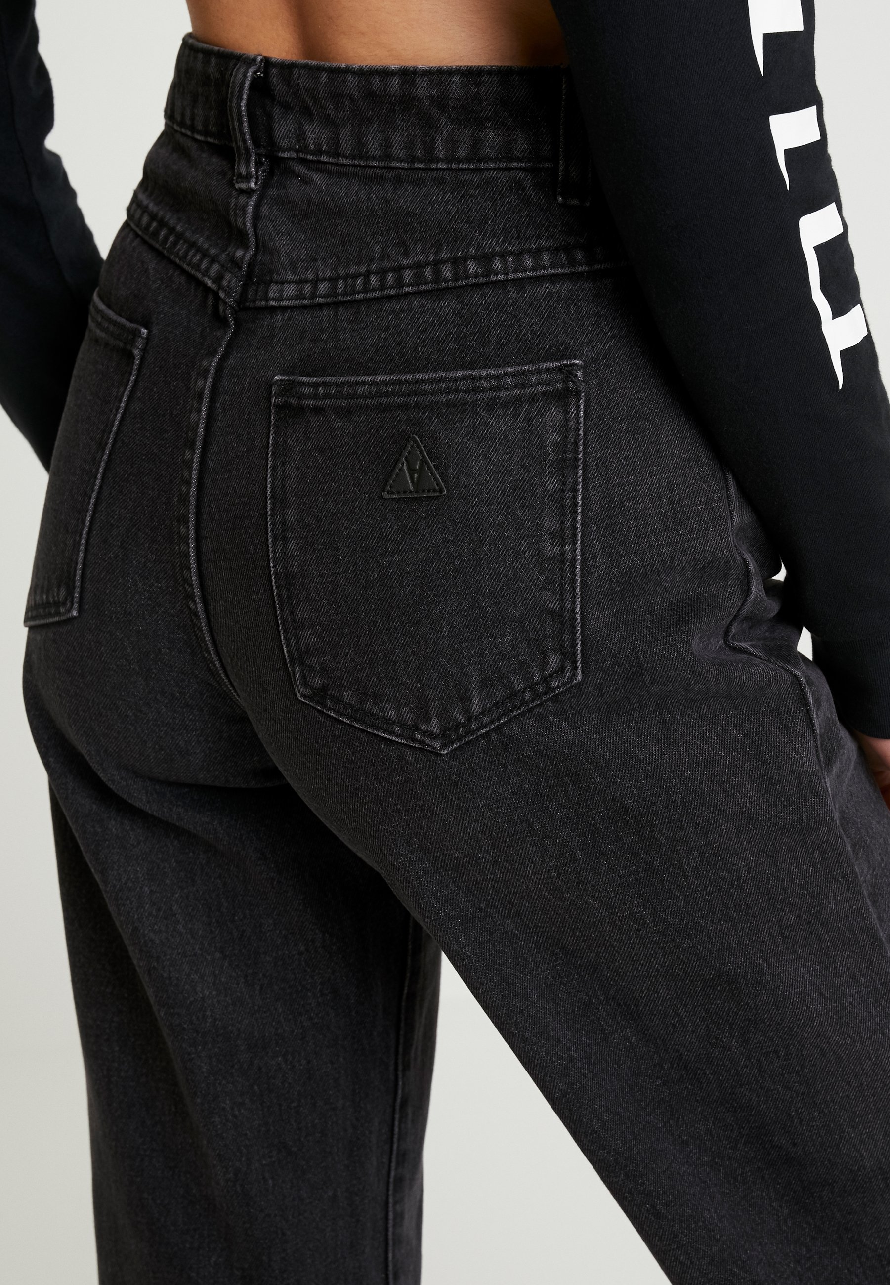 abrand a street aline graphite