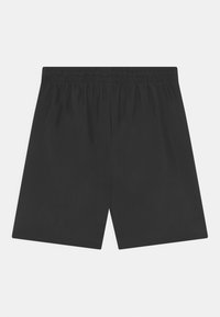 Pantalones cortos negros de una tela suave. Cuentan con una cinturilla elástica y sin bolsillos. Diseño de pierna recta, con una longitud por encima de la rodilla.