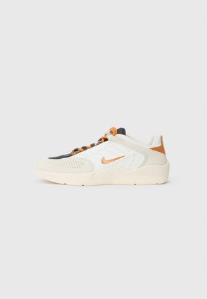 VERTEBRAE UNISEX - Treniņu apavi - summit white/monarch/phantom dark smoke grey/sail