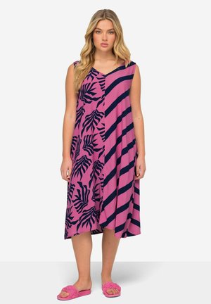 PRINT MIX V-AUSSCHNITT ÄRMELLOS - Vapaa-ajan mekko - light pink