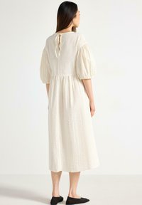 Lindex WILDA - Denní šaty - light dusty beige