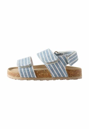 Sandale enfant à bout ouvert avec des brides en tissu rayé bleu et blanc et une semelle et une semelle intérieure texturées en liège.