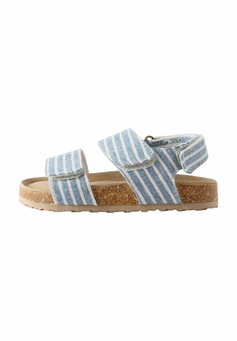 Sandale enfant à bout ouvert avec des brides en tissu rayé bleu et blanc et une semelle et une semelle intérieure texturées en liège.