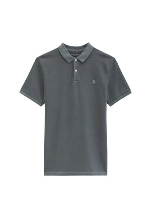 Donkergrijs poloshirt met korte mouwen, een kraag, twee knopen en een klein "MOP"-logo op de linkerborst.