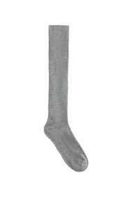 Geribbelde grijze boven-de-knie sok van zacht materiaal, met een taps toelopende vorm en een textuurontwerp voor extra grip en comfort.