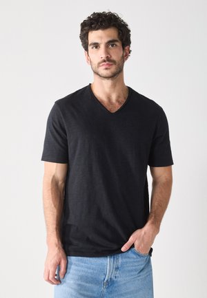 - T-shirt basic