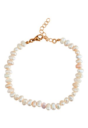 Pearl bracelet with an assortment of oval-shaped, lustrous pearls in white and soft pink hues, finished with a gold-tone clasp and extender chain.