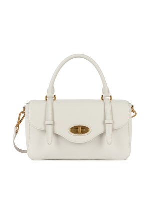Borsa in pelle bianca con una forma strutturata, hardware dorato e una tracolla rimovibile. Presenta una chiusura a pattina con un fermaglio ovale metallizzato.