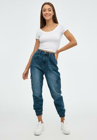 INSIDE MOM  - Vaqueros tapered - azul
