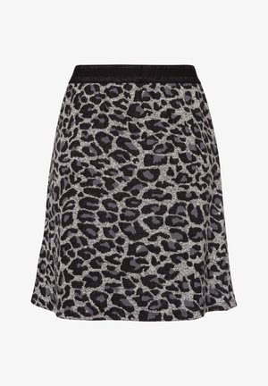 Falda de leopardo en negro y gris con una tela suave y texturizada, y una cinturilla elástica negra, con una forma ligeramente acampanada.