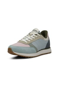 Mehrfarbige Sneakers aus Wildleder und Leder; mit grünen, pinken, hellblauen und grauen Elementen; weiße Schnürsenkel und strukturierte Akzente.