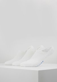 FALKE - COOL KICK 3-PACK INVISIBLES UNISEX ANATOMICAL PLUSH SOLE - Füßlinge - white Thumbnail-Bild 1