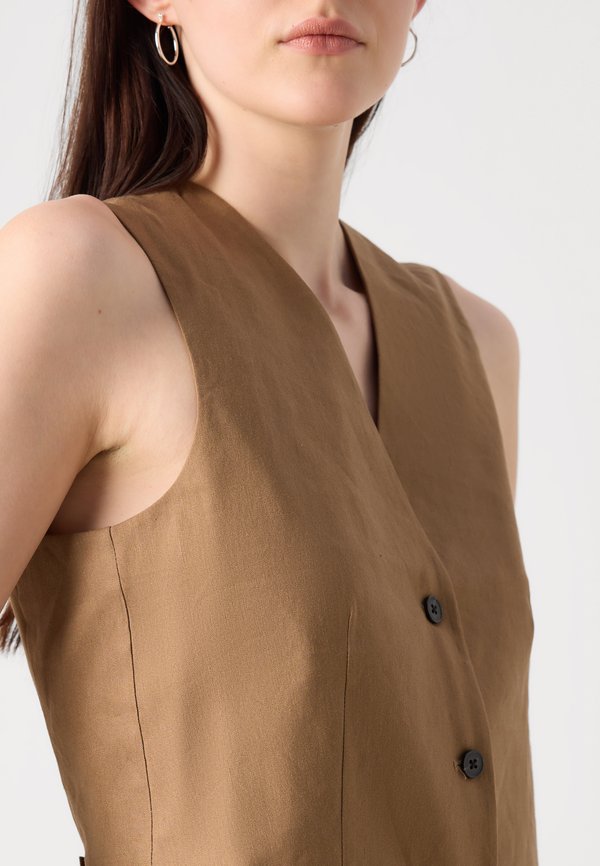 VEST GILET STYLE TAILORED LOOK BUTTONS WELT POCKETS BELT DETAIL - Waistcoat2