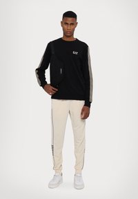 EA7 Emporio Armani FELPA - Ikdienas džemperis - black