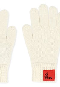 Gants en tricot de couleur crème avec des poignets côtelés, arborant une étiquette rouge avec du texte noir cousue dans la zone du poignet. Design sans doigts avec des détails texturés.