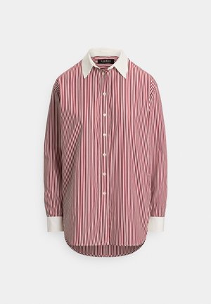 Marškiniai ilgomis rankovėmis su sagomis, raudonomis ir baltomis vertikaliomis juostelėmis, balta apykakle, baltais rankogaliais ir apvalia apačia.