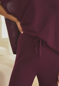 Next LOUNGE SET - Pidžaamakomplekt - berry red