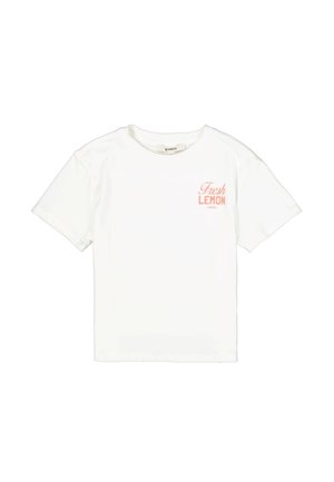 Camiseta blanca de algodón con mangas cortas y cuello redondo. En el frente aparece el texto "Fresh Lemon" en color melocotón.