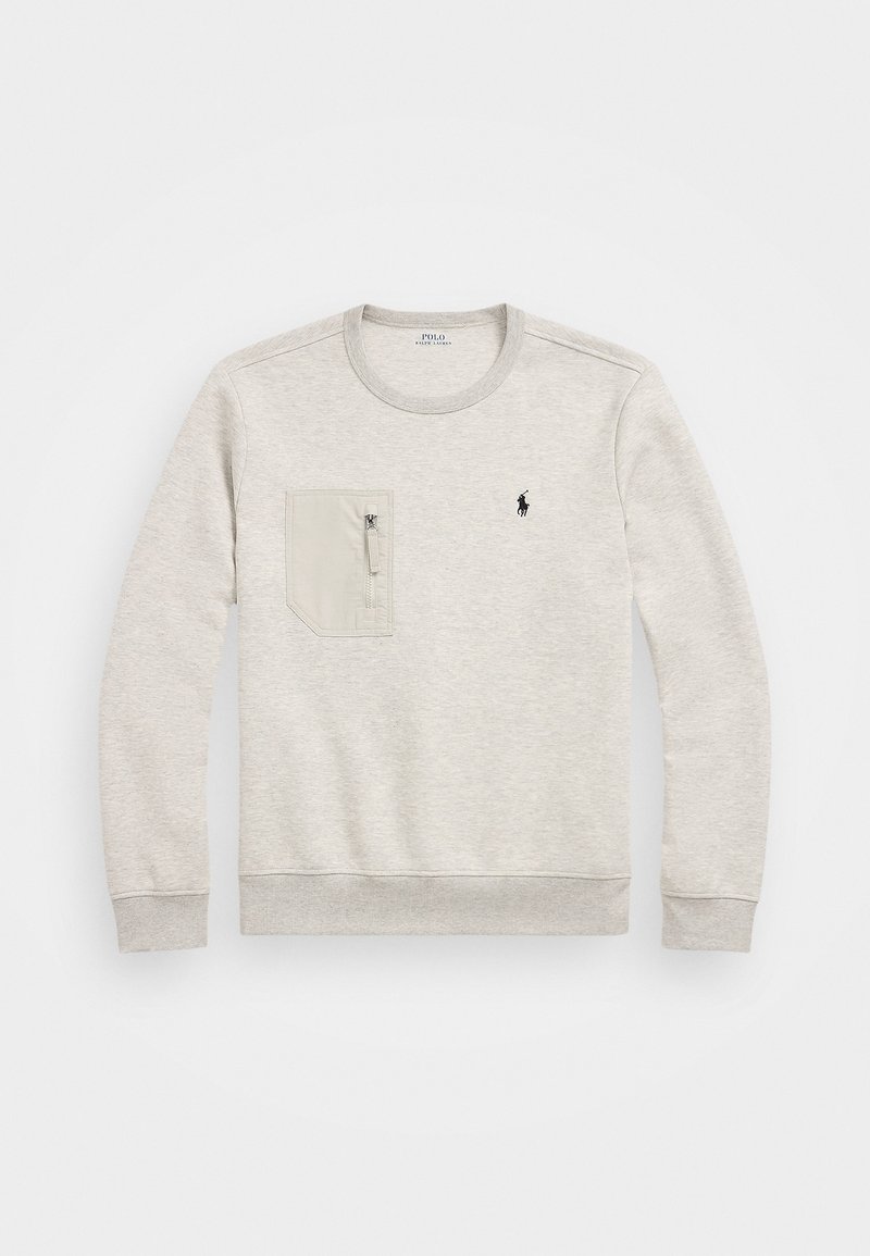 Sweat-shirt gris clair à manches longues avec col rond, poche poitrine zippée et petit logo Polo Ralph Lauren noir sur le côté gauche.