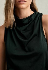Reiss REGULAR FIT DARLA COWL NECK SLEEVELESS - Toppi - green