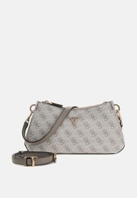 Sac à épaule gris clair avec un motif géométrique, une quincaillerie dorée et une bandoulière amovible. Fabriqué en matériau durable avec une texture lisse.