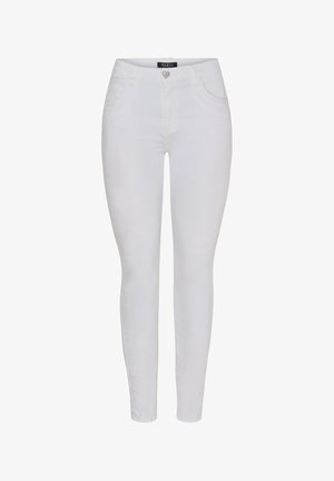 Hvide, slim-fit damejeans med forlommer og en hjerteformet knaplukning, vist på en ensfarvet baggrund.