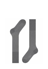 Calze grigie con una finitura testurizzata, caratterizzate da un motivo a righe bianche verticali e una cima a coste. Il materiale sembra morbido ed elastico.