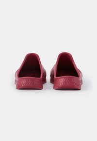 BOSS TITANIUM UNISEX - Mulas - bright pink