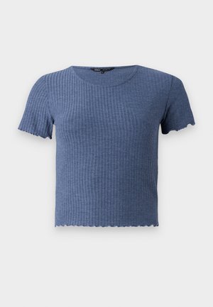 Top scurt cu mânecă, de culoare albastră, cu guler rotund și tiv ondulat. Fabricat dintr-un material moale, texturat, cu un design mulat.
