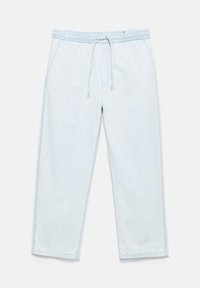 Pantalon en denim bleu clair avec cordon de serrage, taille élastique et poches latérales, présenté à plat sur fond blanc.